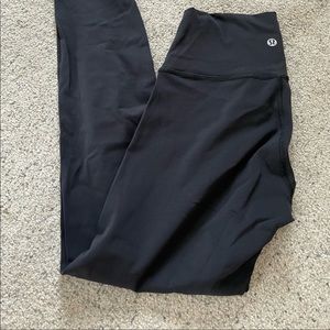 Black Lululemon wunder under leggings